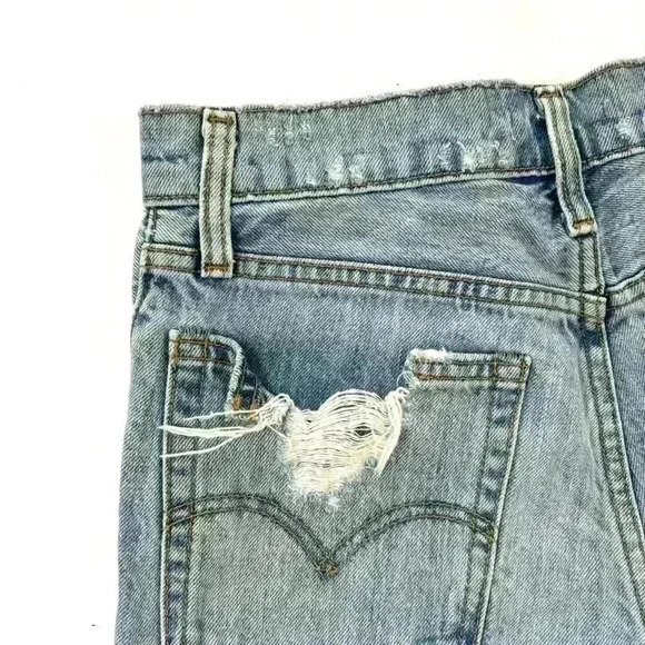 Levi’s Retro Highrise Butterfly Light Wash Distressed Wedgie Jean Shorts Size 26 - Picture 4 of 16